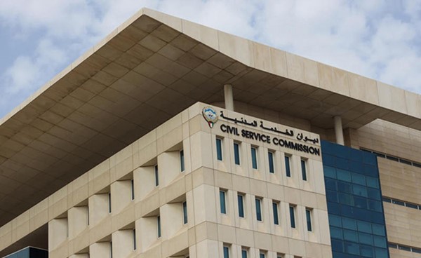 الديوان» لـ «الأنباء»: لا إعفاء للموظفين المكلفين بأعمال ميدانية من بصمة الحضور والانصراف بمن فيهن أصحاب «الإشرافية» و«المصنفة» مهما بلغت سنوات خدمتهم.. وإعفاء ذوي الإعاقة الشديدة أو الذهنية المتوسطة يتم بشرط