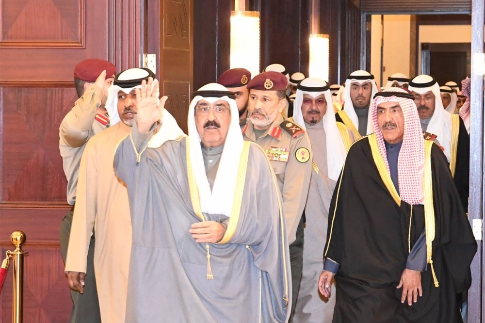 الأمير وأسرة الصباح يستقبلون جموع المواطنين لتقديم العزاء