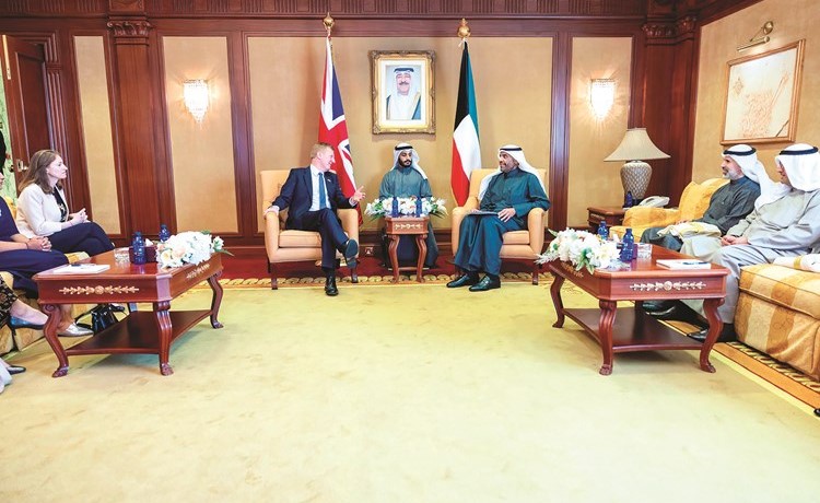 وزير الخارجية ونائب رئيس وزراء المملكة المتحدة بحثا تطوير العلاقات الثنائية الوثيقة