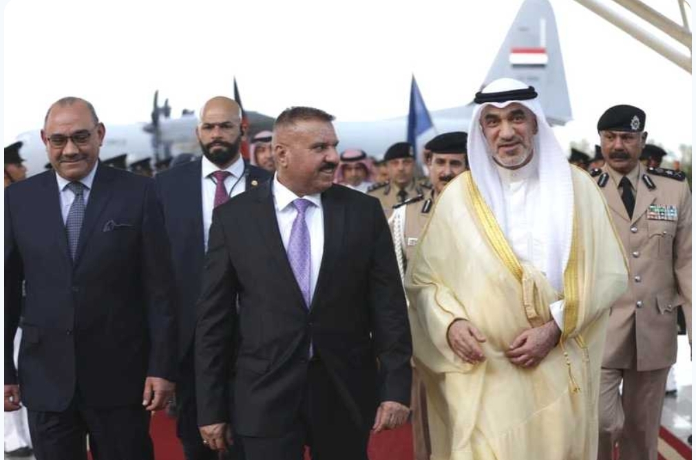 وزير الداخلية العراقي يصل البلاد على رأس وفد رسمي