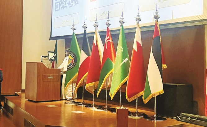 جامعة الكويت والأمانة العامة لمجلس التعاون تنظمان محاضرة حول منصة «جامعتي خليجية» ومشروع «جسر» لتطوير التعليم الخليجي