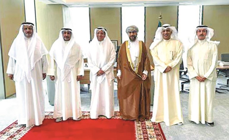 رئيس «الأعلى للقضاء» بحث والسفير العُماني الخطط المستقبلية لتطوير العلاقات القانونية والقضائية