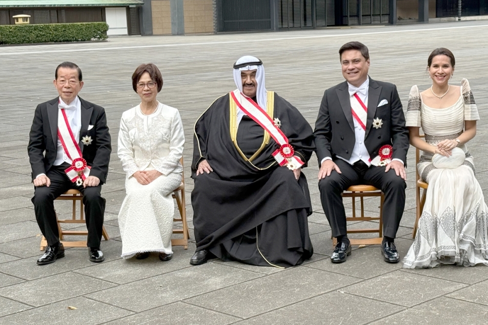 المحمد: أهدي إلى الأمير «الوشاح الأكبر لوسام الشمس المشرقة»